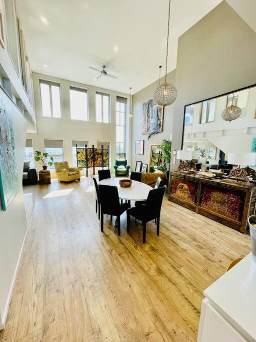 Stunning New York Loft Gallery Christchurch Exterior foto